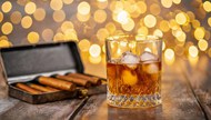 威士忌酒雪茄梦幻背景写真图片