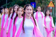 越南穿着白色奥黛服饰的大学生精美图片