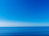  蓝天天空汪洋大海风景写真图片