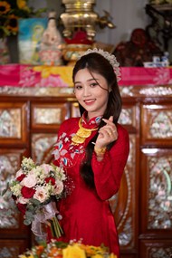 穿着红色嫁衣的越南美女图片大全