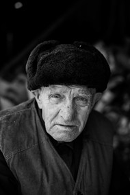欧美冬季孤寡老人黑白肖像写真精美图片