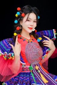 身穿传统服饰的可爱亚洲美女高清图片