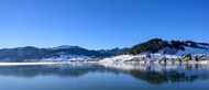冬季山峦湖泊风光写真图片