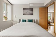 小型卧室双人床铺装修效果图写真图片