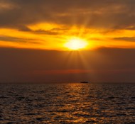 橙色夕阳落日余晖大海风景图片大全
