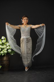亚洲时尚镶钻长裙美女摄影写真精美图片