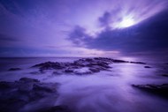 唯美紫色黄昏海岸风光写真图片