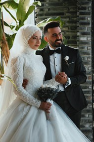 穆斯林俊男美女新婚恋人婚纱写真图片下载