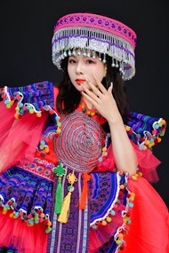 亚洲五彩苗族服装美女摄影高清图片