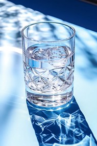 透明玻璃杯白开水写真图片