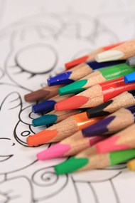 五颜六色彩色铅笔美术用品写真图片
