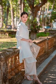 气质风格越南民族服饰美女摄影图片