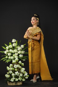 穿着泰国传统服饰的美女高清图片
