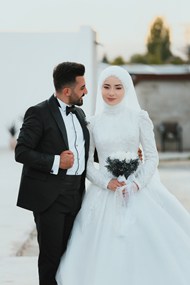 穆斯林俊男美女温馨婚纱照图片下载