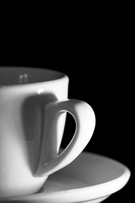 白色咖啡杯黑色背景写真图片下载