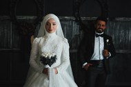 穆斯林情侣室内婚纱摄影写真图片下载