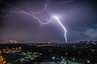 电闪雷鸣城市夜景写真高清图片