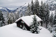 冬季阿尔卑斯山雪山雪屋写真高清图片