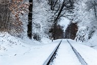 冬季漫天大雪铁轨雪景风光写真图片下载