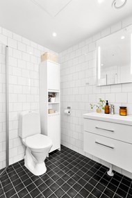 白色浴室洗手间马桶浴室柜写真精美图片