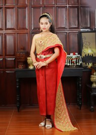 穿着美丽传统泰国服饰的少女美女图片下载