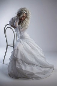 欧美白发美女婚纱摄影艺术照图片大全