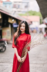 越南街头红色奥黛美女摄影精美图片