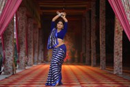 正在跳舞的印度美女高清图片