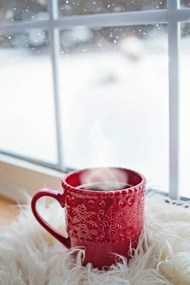 冬季窗台一杯热饮写真图片大全