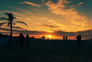 日暮黄昏海滩人物剪影写真精美图片