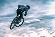 高空极限自行车运动写真图片