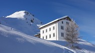 冬季雪山白色房屋建筑写真图片大全