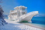 冬季克罗地亚海边被白雪覆盖的轮船精美图片