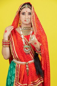 穿着印度传统嫁衣的新娘美女高清图片