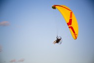 极限高空滑翔伞运动写真图片