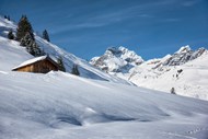 冬天白色雪地雪山雪景写真高清图片