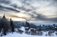 冬季乌云密布建筑雪景写真高清图片