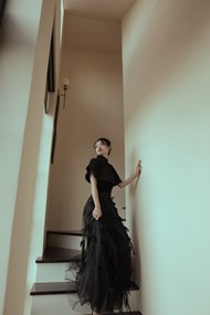 亚洲时尚黑色婚纱美女摄影写真精美图片