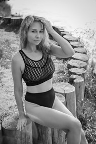 夏日黑白风格泳装美女摄影高清图片
