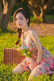 春日户外性感魅惑美女摄影艺术写真高清图片