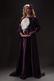 优雅气质紫色连衣裙美女摄影图片