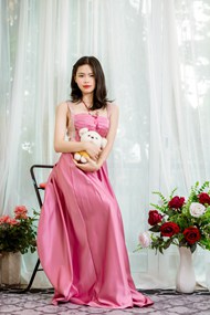 亚洲粉色连衣裙美女摄影写真图片大全