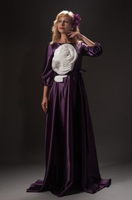 欧美紫色连衣裙美女优雅气质写真图片