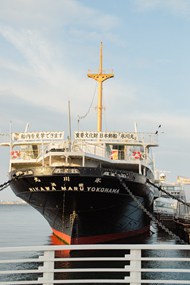 日本海港码头大型轮船精美图片