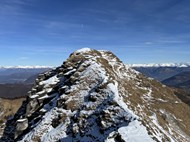 巍峨岩石山脉之巅写真图片大全