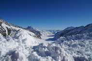 冬季蓝色天空巍峨雪山风光写真图片大全