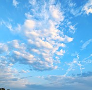 白色浮云朵朵蓝色天空写真图片大全