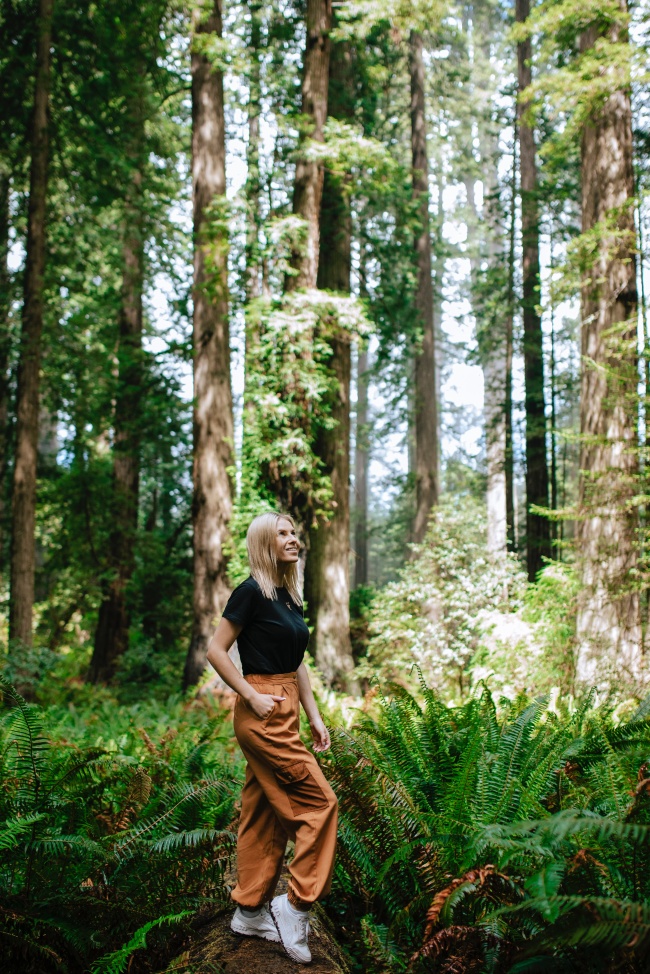  美女树林摄影写真高清图片 