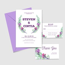 紫色花卉婚礼邀请卡和信封矢量图片